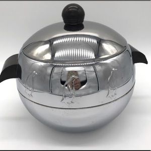 Iconic Penguin Server THE Essential Party Piece!